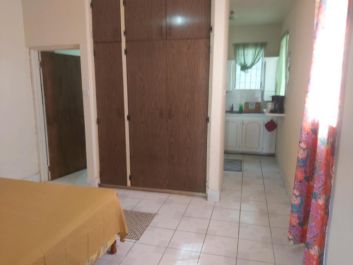 Ocean View Apartments Бриджтаун Екстер'єр фото