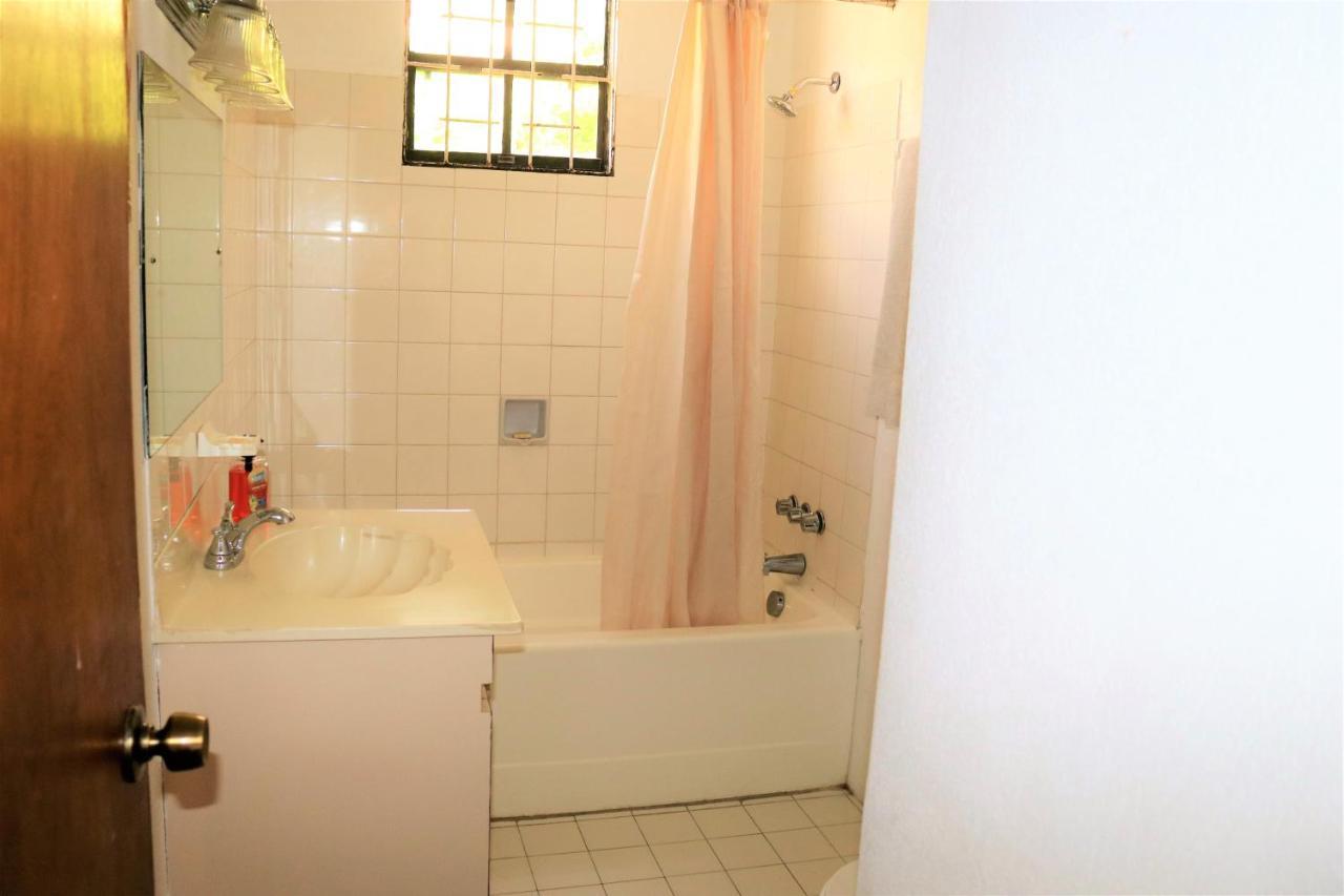 Ocean View Apartments Бриджтаун Екстер'єр фото